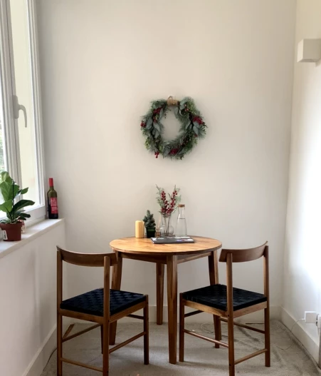 Circular Dining Table