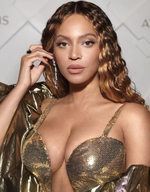 Beyonce Beachy Bronde Hair Color Trend for Summer Season