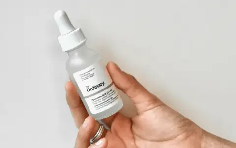Hyaluronic Acid Serum 101: What It Does and Why Your Skin Needs It